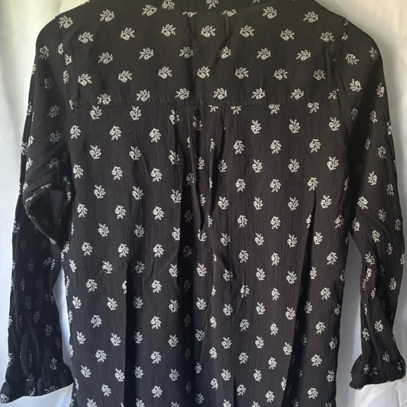 Old Navy Black Tunic with White Floral Pattern - Picture 2 of 3